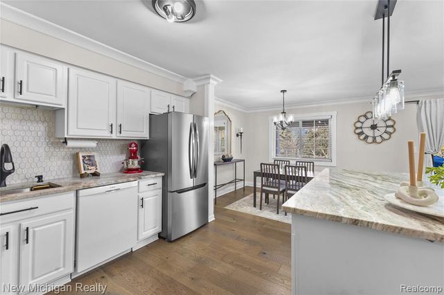 6103 Orchard Lake Road 201, West Bloomfield, MI 48322