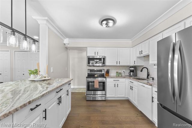 6103 Orchard Lake Road 201, West Bloomfield, MI 48322