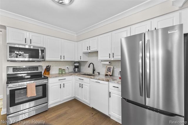 6103 Orchard Lake Road 201, West Bloomfield, MI 48322