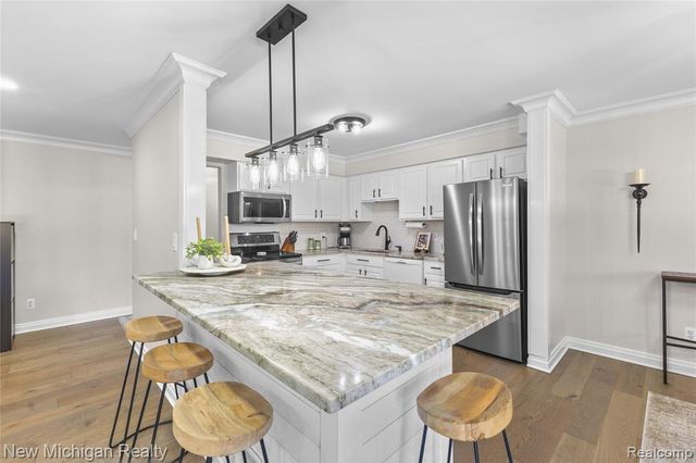 6103 Orchard Lake Road 201, West Bloomfield, MI 48322