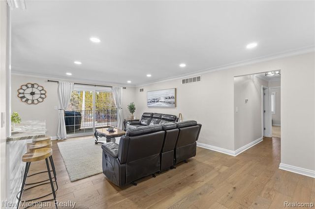 6103 Orchard Lake Road 201, West Bloomfield, MI 48322