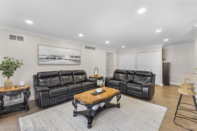 6103 Orchard Lake Road 201, West Bloomfield, MI 48322