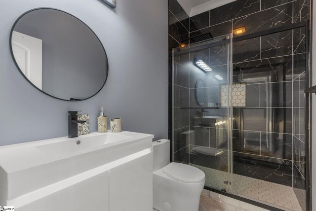 8 E Street, Greenville, SC 29611