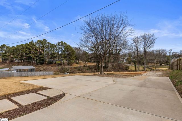 8 E Street, Greenville, SC 29611