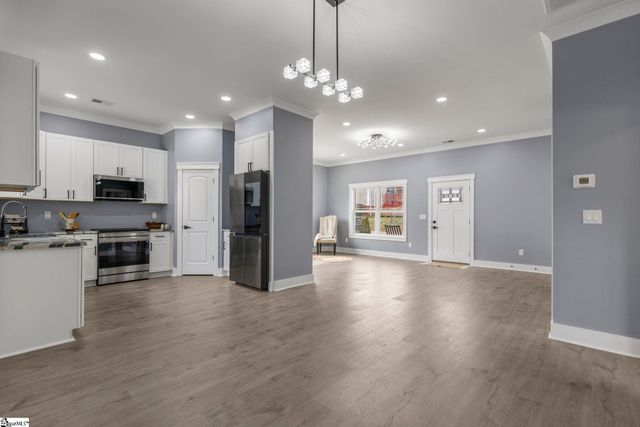 8 E Street, Greenville, SC 29611