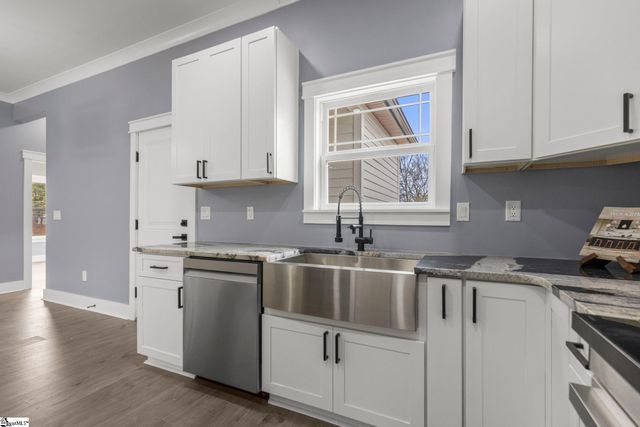 8 E Street, Greenville, SC 29611