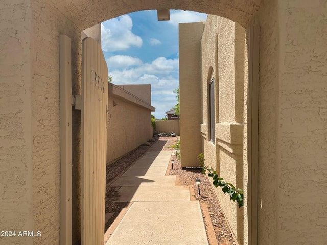 18802 N 44th Place, Phoenix, AZ 85050
