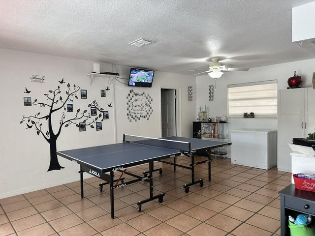 6940 Plantation Road, Plantation, FL 33317