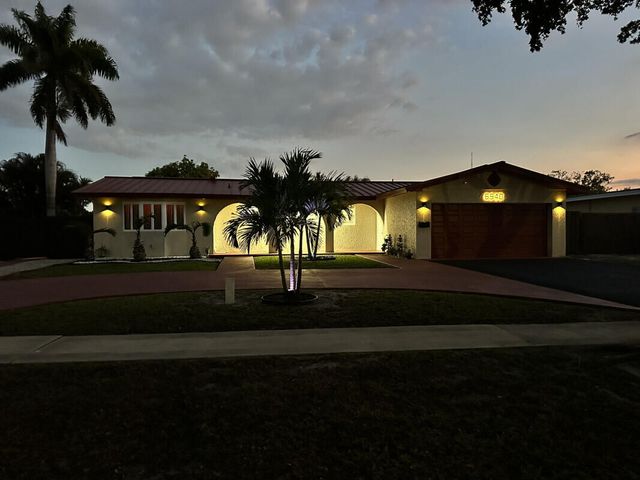 6940 Plantation Road, Plantation, FL 33317