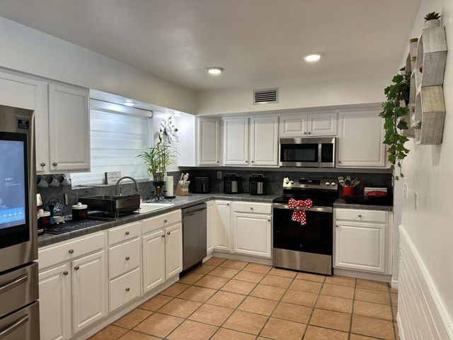 6940 Plantation Road, Plantation, FL 33317