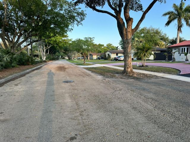 6940 Plantation Road, Plantation, FL 33317