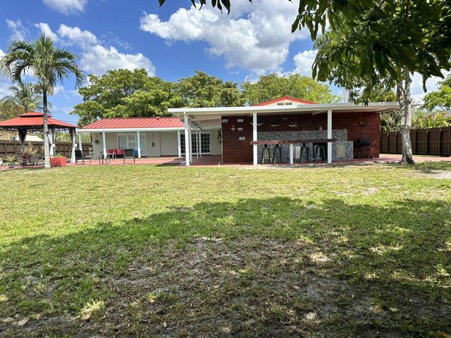 6940 Plantation Road, Plantation, FL 33317