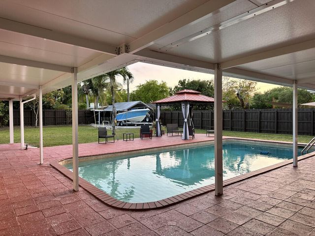 6940 Plantation Road, Plantation, FL 33317