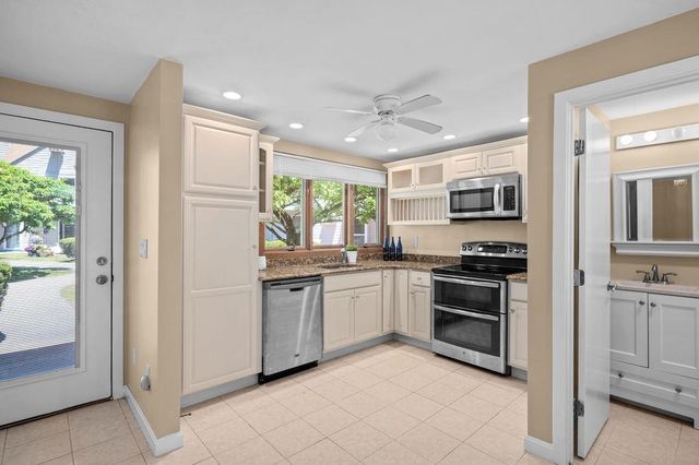 23 Cusack Rd Unit 29, Hampton, NH 03842