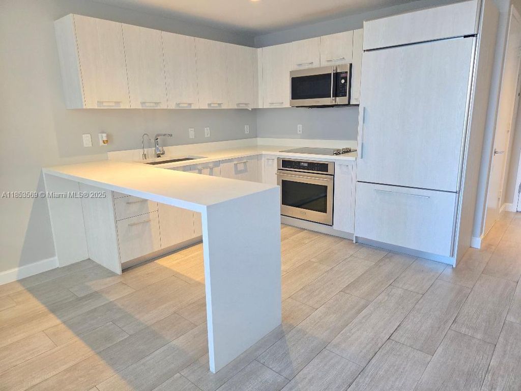 45 SW 9th St 2602, Miami, FL 33130