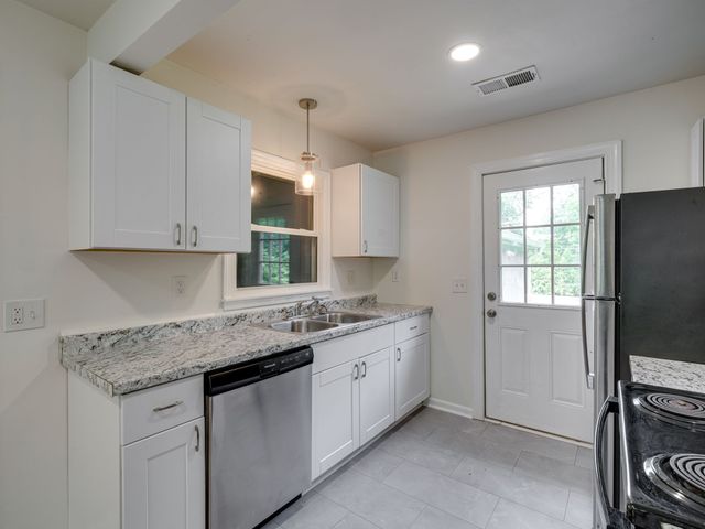 182 Sunset Ct, Clarksville, TN 37042