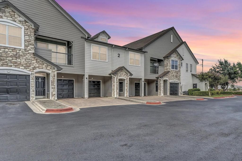 12215 Hunters Chase Drive N-6304N, Austin, TX 78729