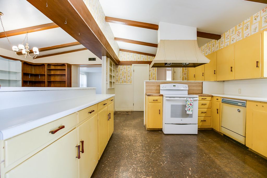 Image 12 of property listing at 2811 W Twohig Avenue, San Angelo, TX 76901