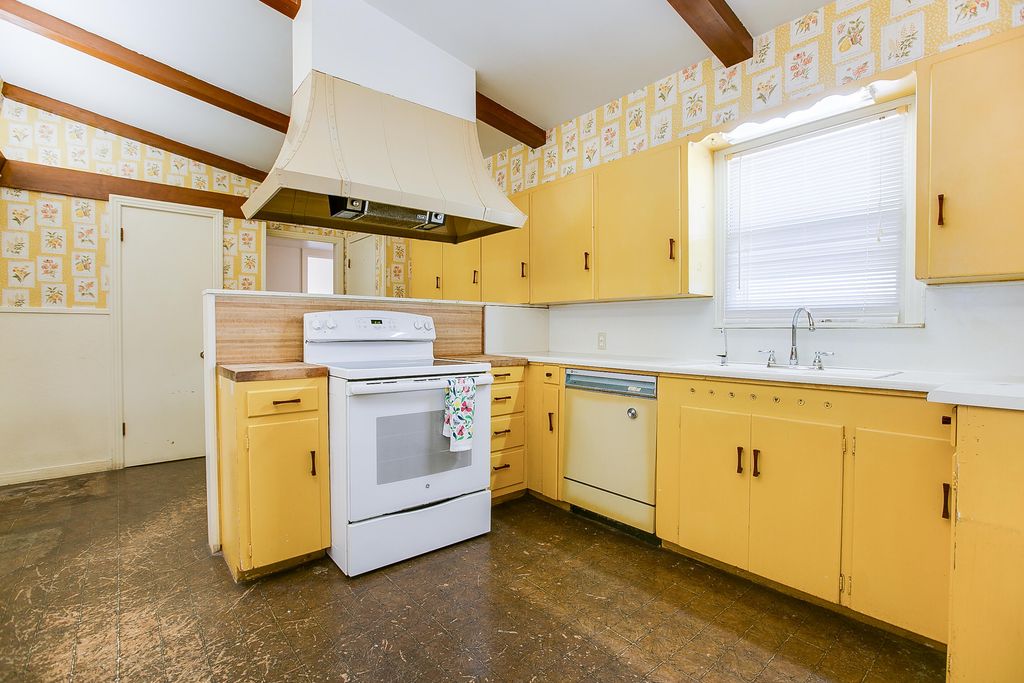 Image 13 of property listing at 2811 W Twohig Avenue, San Angelo, TX 76901