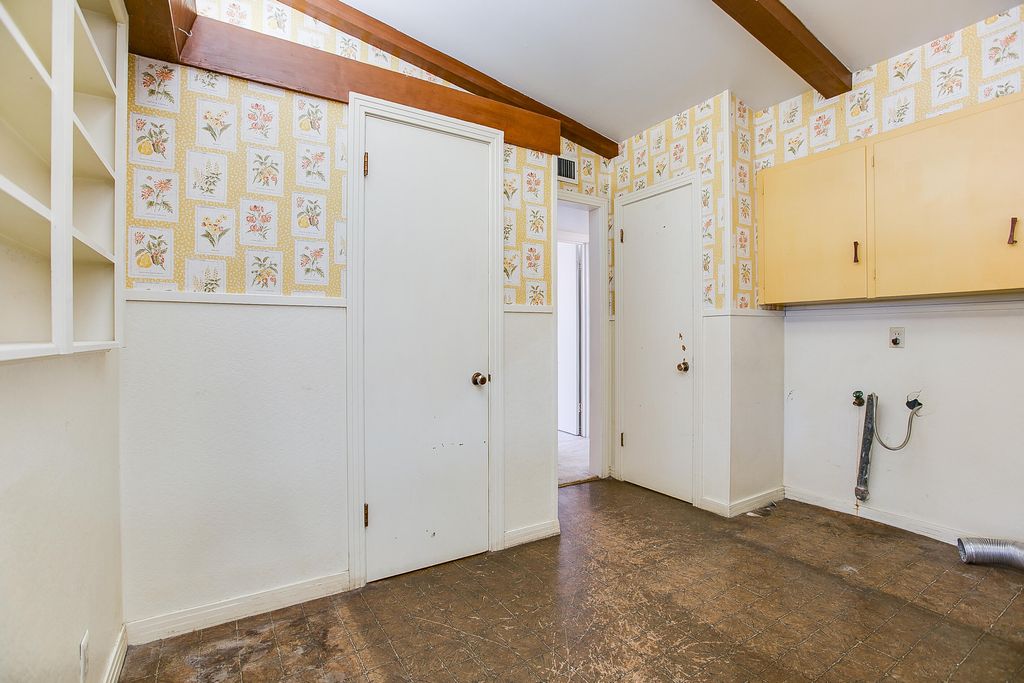 Image 14 of property listing at 2811 W Twohig Avenue, San Angelo, TX 76901