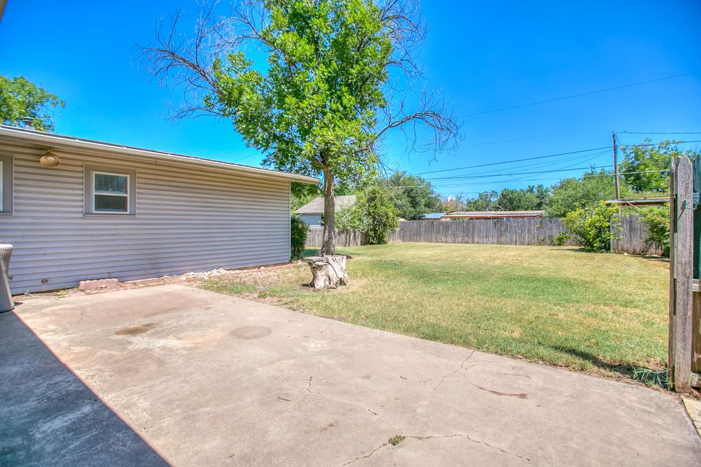 Image 26 of property listing at 2811 W Twohig Avenue, San Angelo, TX 76901