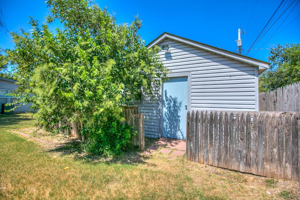 Image 29 of property listing at 2811 W Twohig Avenue, San Angelo, TX 76901