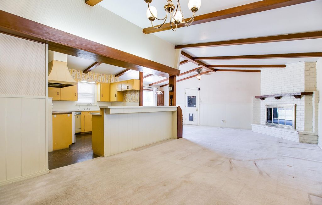 Image 6 of property listing at 2811 W Twohig Avenue, San Angelo, TX 76901