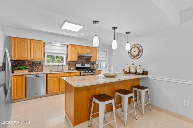6 Pittsfield Road, Howell, NJ 07731