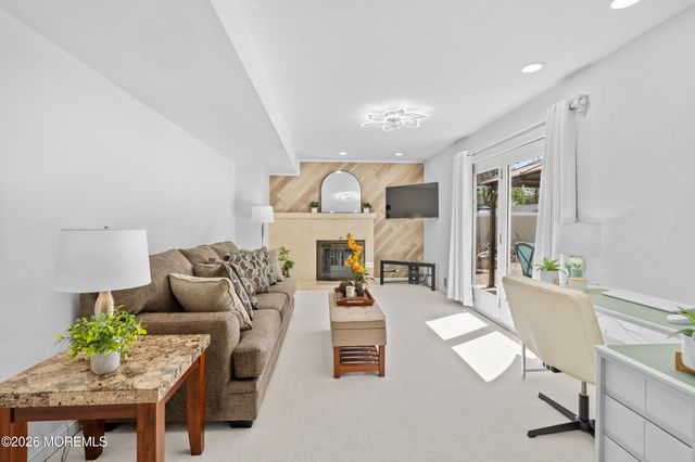 6 Pittsfield Road, Howell, NJ 07731