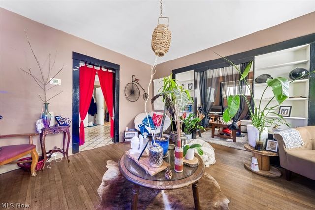 3921 Sackett Avenue, Cleveland, OH 44109