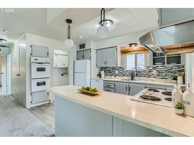 2681 Se RIVER Rd, Hillsboro, OR 97123