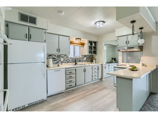 2681 Se RIVER Rd, Hillsboro, OR 97123