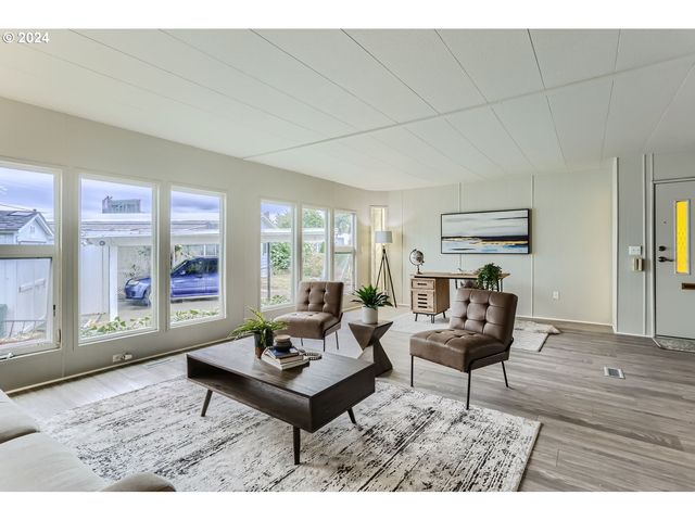 2681 Se RIVER Rd, Hillsboro, OR 97123