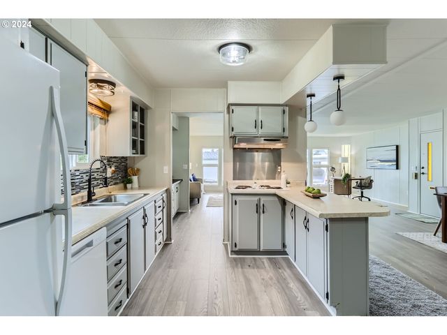 2681 Se RIVER Rd, Hillsboro, OR 97123