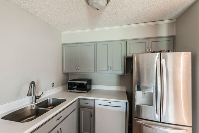 194 Timberlake Dr, Hendersonville, TN 37075