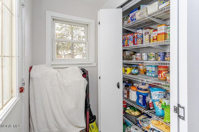 3917 Almeda Drive, Toledo, OH 43612