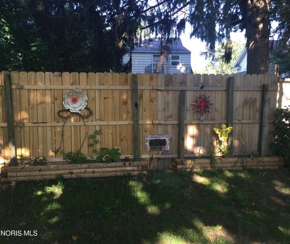 3917 Almeda Drive, Toledo, OH 43612