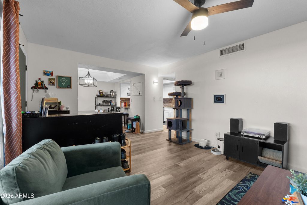 202 E RUTH Avenue 2, Phoenix, AZ 85020 — photo 2