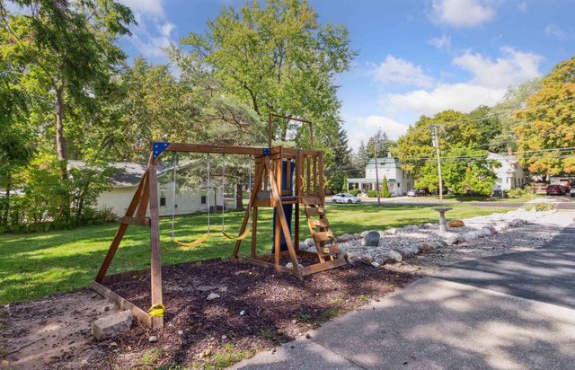 522 E Saginaw Street, Saint Louis, MI 48880