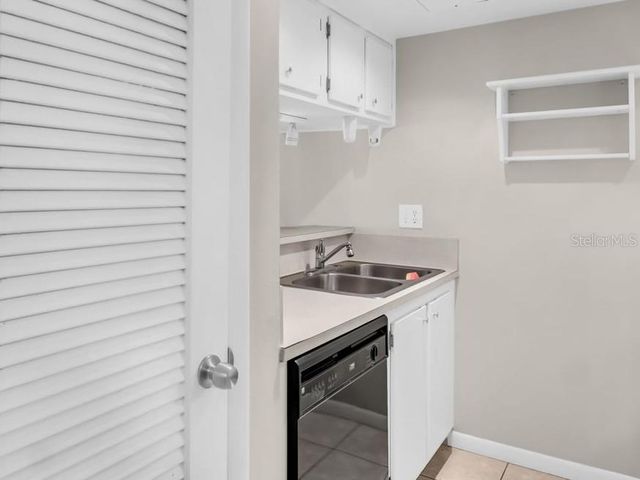 401 WINDRUSH BAY DRIVE, Tarpon Springs, FL 34689