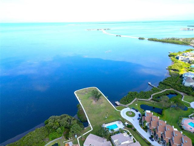 401 WINDRUSH BAY DRIVE, Tarpon Springs, FL 34689