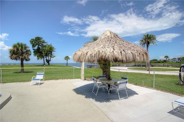 401 WINDRUSH BAY DRIVE, Tarpon Springs, FL 34689