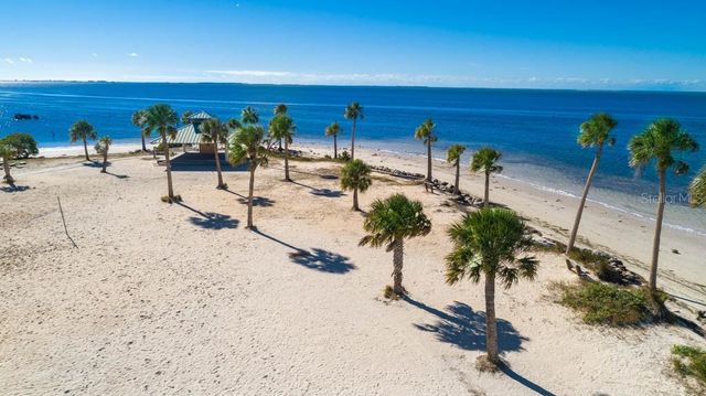 401 WINDRUSH BAY DRIVE, Tarpon Springs, FL 34689