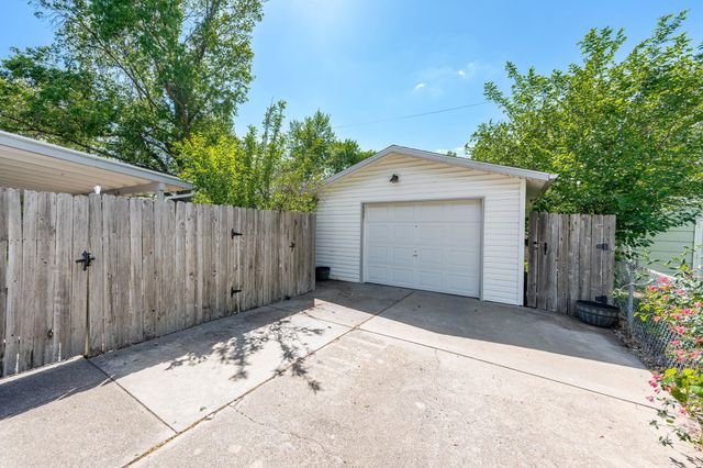 343 N Acadia, Wichita, KS 67212