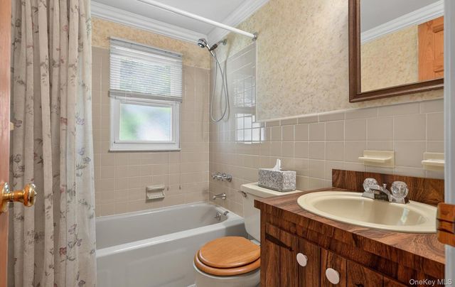88 Philadelphia Avenue, Massapequa Park, NY 11762