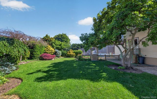88 Philadelphia Avenue, Massapequa Park, NY 11762