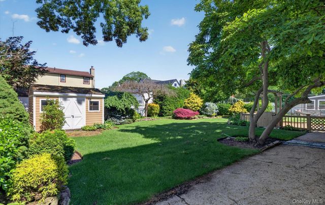 88 Philadelphia Avenue, Massapequa Park, NY 11762
