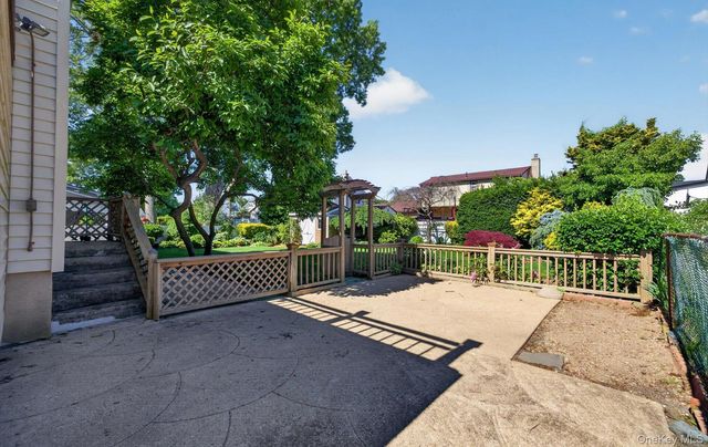 88 Philadelphia Avenue, Massapequa Park, NY 11762