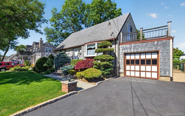 88 Philadelphia Avenue, Massapequa Park, NY 11762