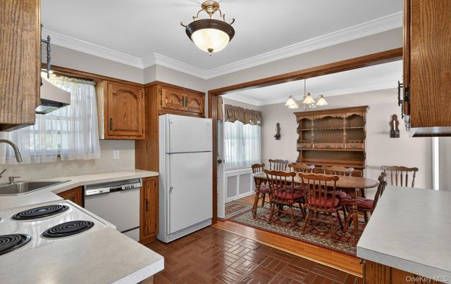 88 Philadelphia Avenue, Massapequa Park, NY 11762